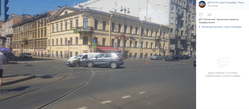 На Лиговском проспекте Петербурга встали трамваи из-за ДТП