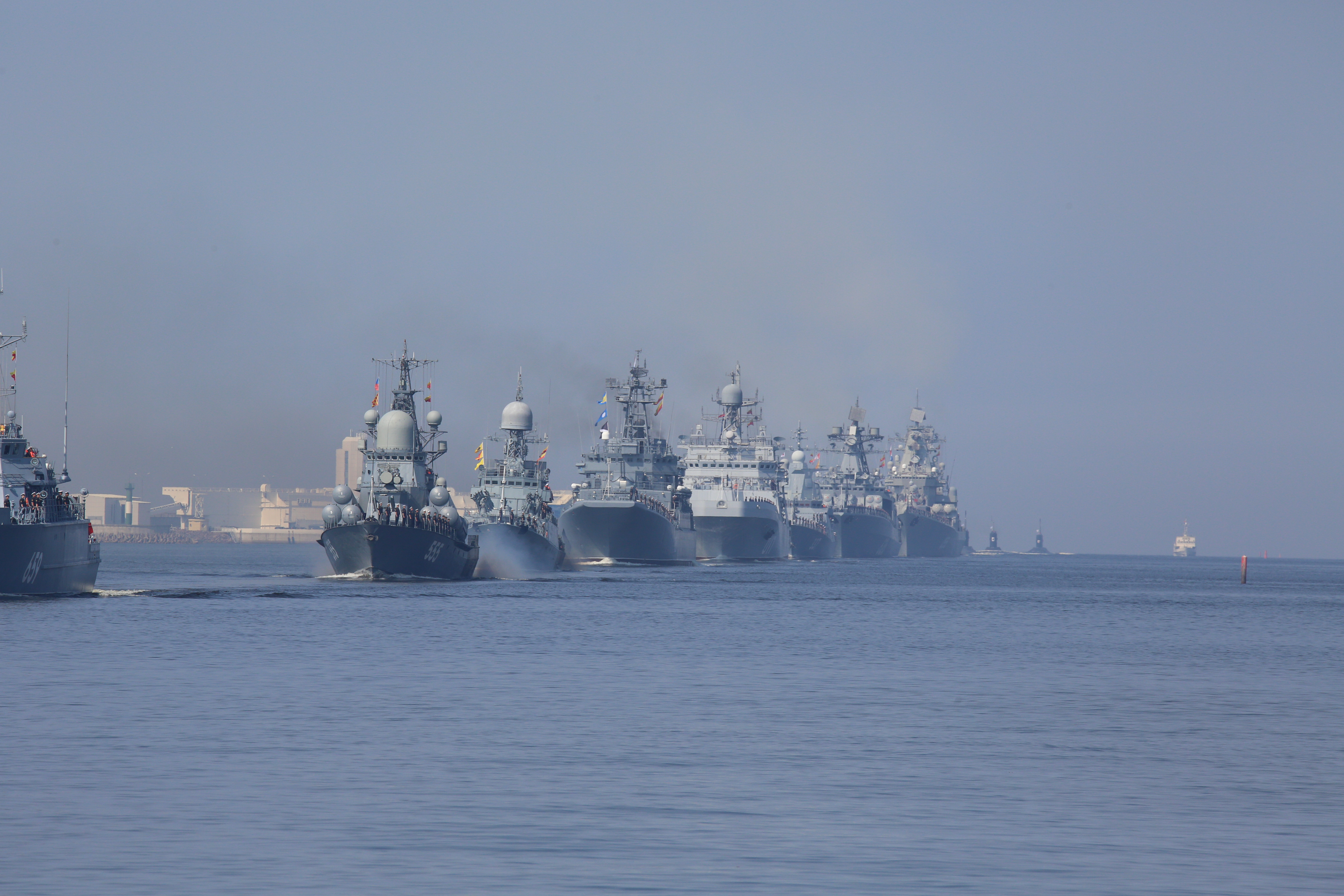 Крупный военный флот