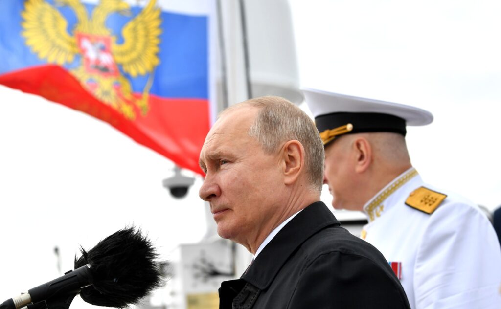 Путин подписал указ о единовременной выплате военным по 15 тысяч рублей