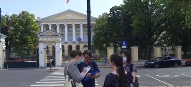 Активисты передали Беглову сотни подписей против сноса дома Басевича