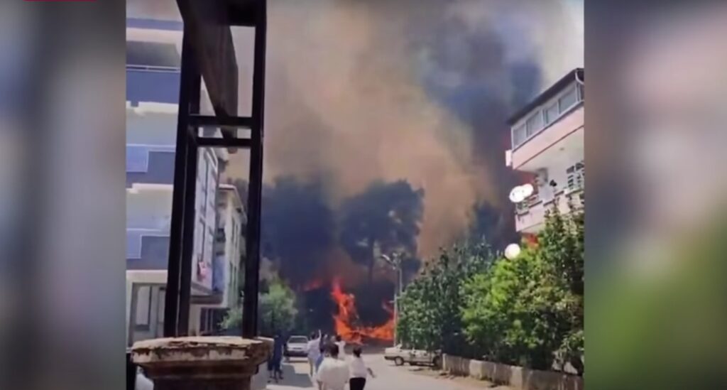 Пострадавшие белорусы. Пожары в Анталии. Пожар в Анталии 34.07.22. Картинка пожар Анталиа. Турция пожары подбираются к курортным городам.