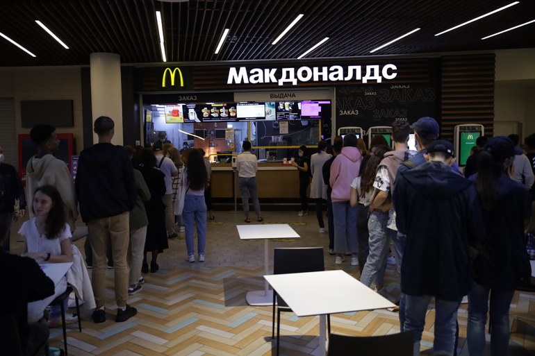 Титов рассказал о ходе переговоров по возобновлению работы McDonald’s под новым брендом