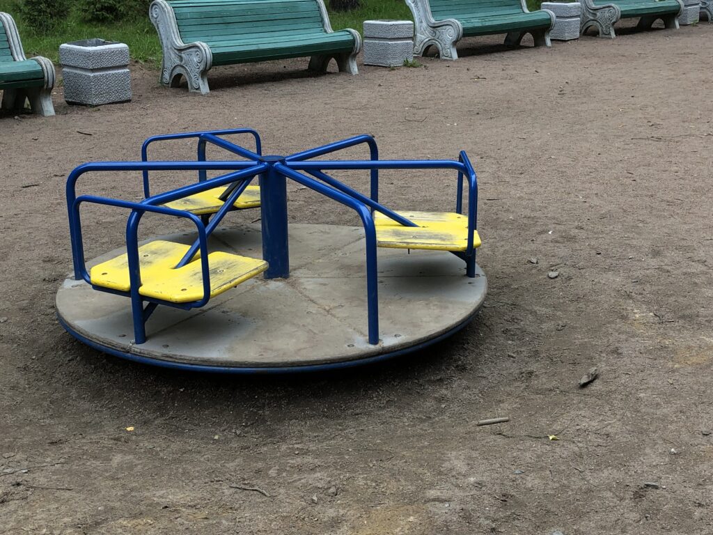В Петербурге отец ребенка избил эксгибициониста на детской площадке