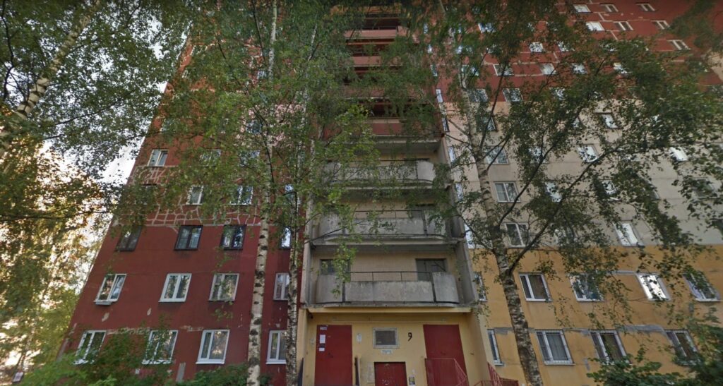 Реконструкция фасада дома №95 по Ленинградскому проспекту закончится в октябре