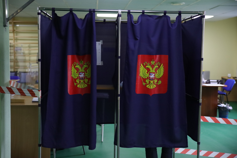 В Петербурге открылись участки для голосования по выборам президента РФ