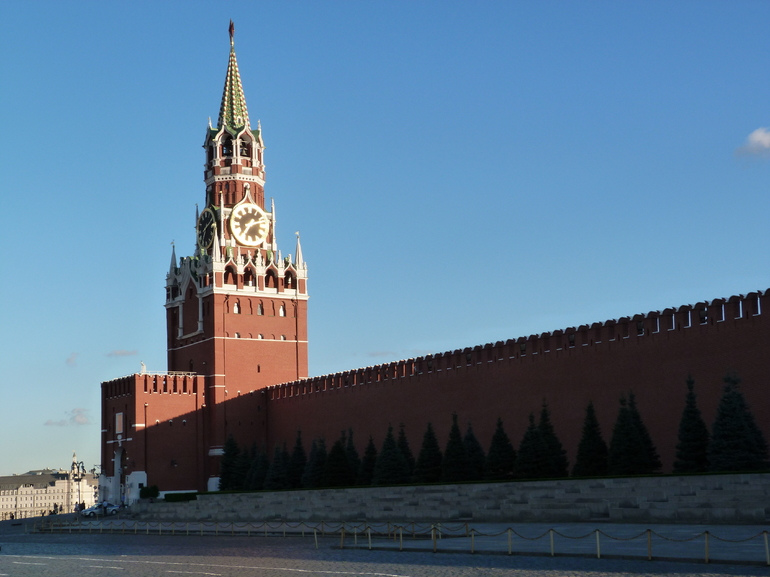 В Москве в апреле промоют от зимней грязи более 1,1 тысячи памятников