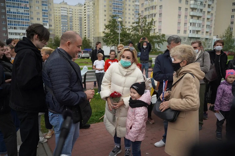 Певица Татьяна Буланова встретилась с жителями в Красносельском районе