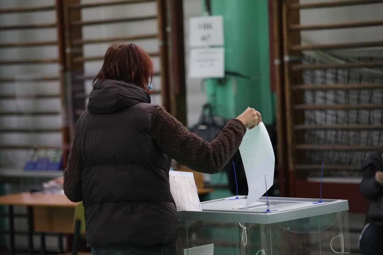 Выборы в СПБ В 12.00. Участок 2213 избирательный СПБ фото. 1003 Участок избирательный в СПБ.