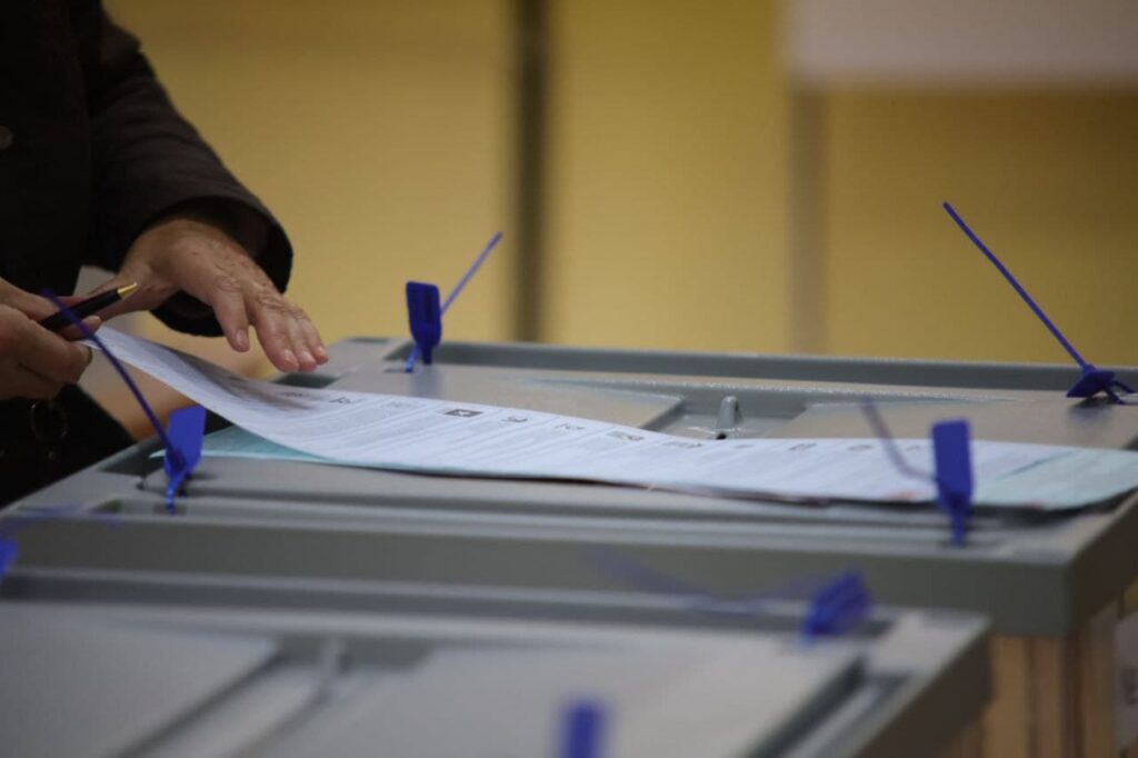 Выборы в парламент Киргизии за 2 часа собрали чуть меньше 3% явки
