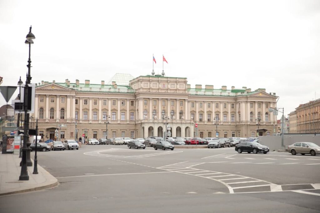 В ЗакСе недоумевают из-за претензий Вишневского по поводу платных парковок