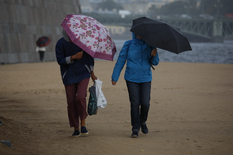«Оранжевое» одеяло погодной опасности накроет Петербург из-за дождя