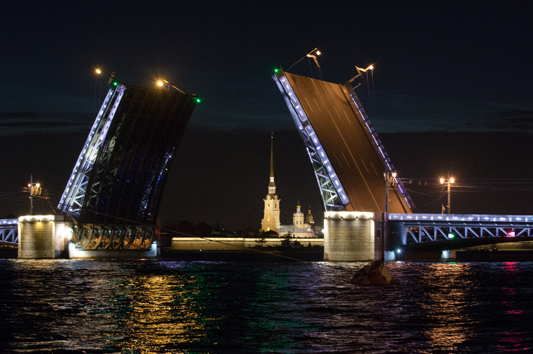 В Петербурге сразу три моста будут разведены в ночь с 4 на 5 апреля