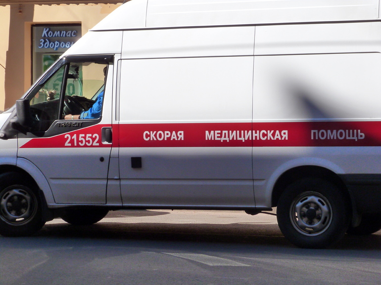 На севере Петербурга 73-летняя женщина на Toyota RAV4 сбила девочку в день ее рождения