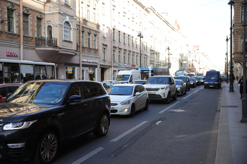 Движение по Суворовскому проспекту ограничат из-за работ по установке светофора