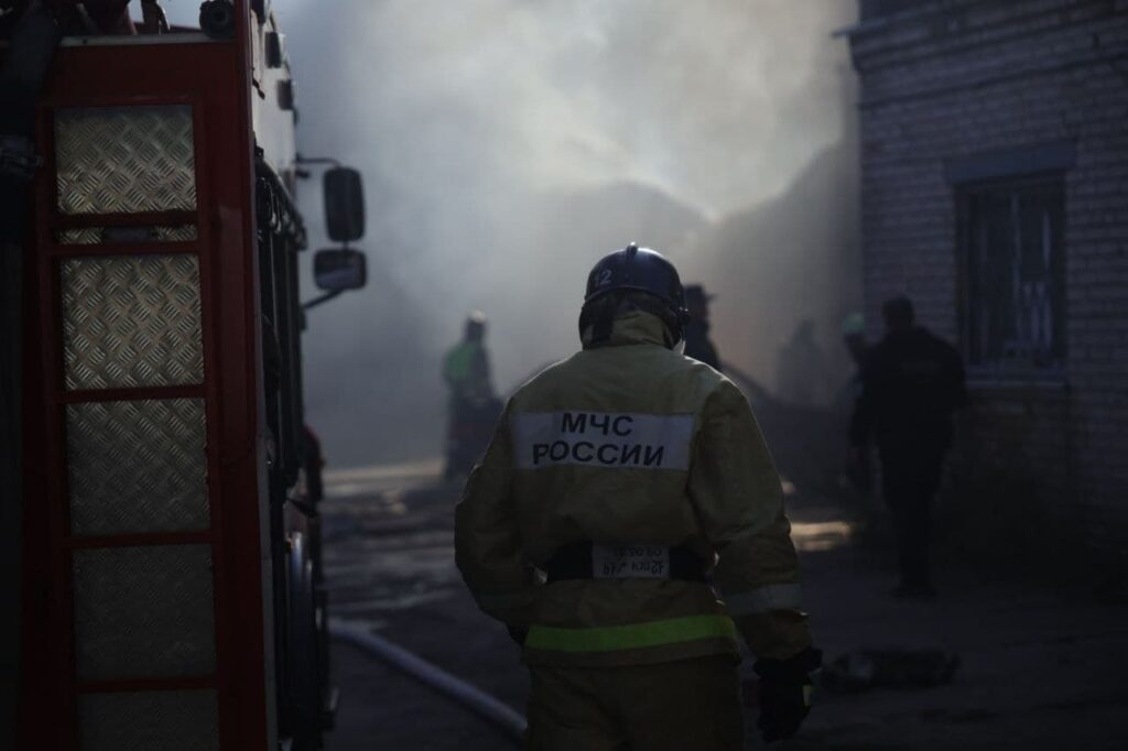 Воскресным утром огнеборцы отправились тушить пожар на Дубковском шоссе