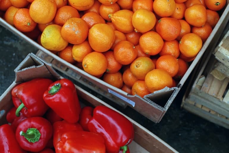 Гастроэнтеролог Дюжева считает, что в день следует съедать не менее 400 грамм овощей