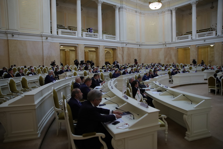 Петербургские депутаты во втором чтении утвердили налоговые льготы для пострадавших от санкций компаний