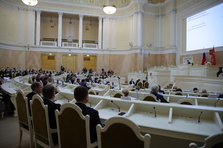 Депутаты петербургского ЗакСа засекретят свои декларации