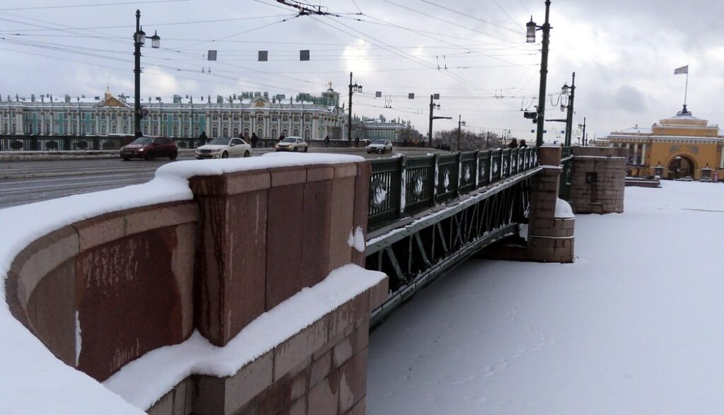 В Петербурге завершился сезон разводки мостов и навигации по реке Неве