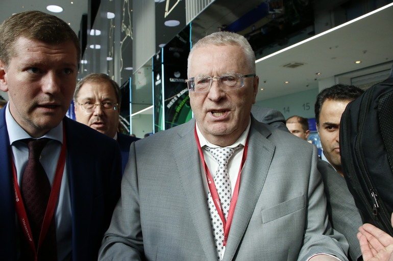 Жириновский обвинил коммунистов во всех грехах на заседании Госдумы по делу депутата Рашкина