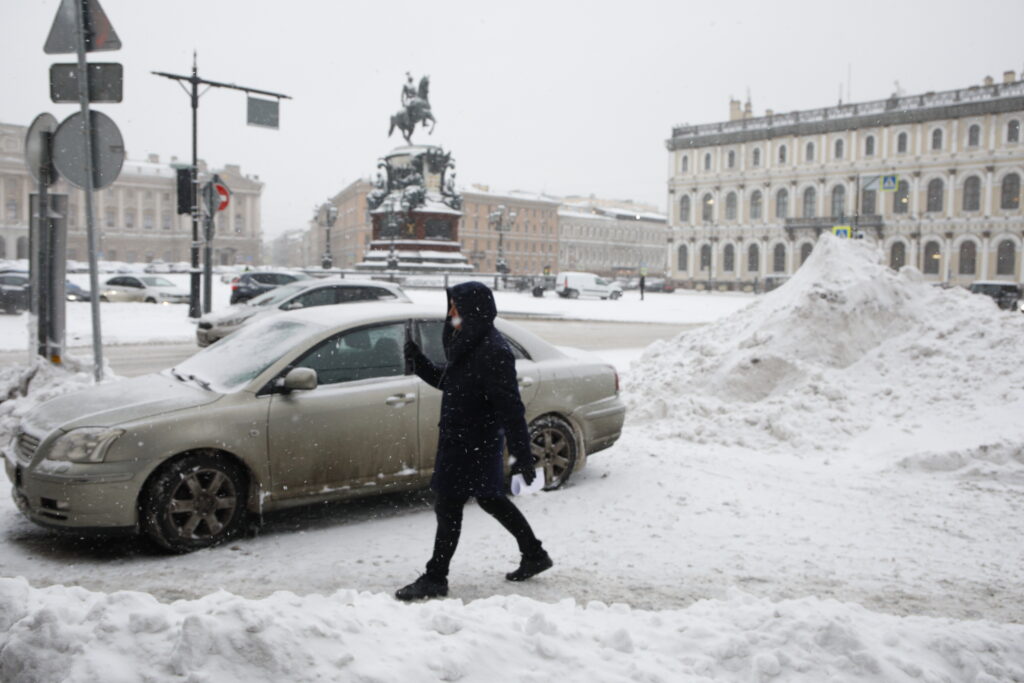 В Петербурге морозец и небольшой снег, а 30 лет назад в городе все таяло