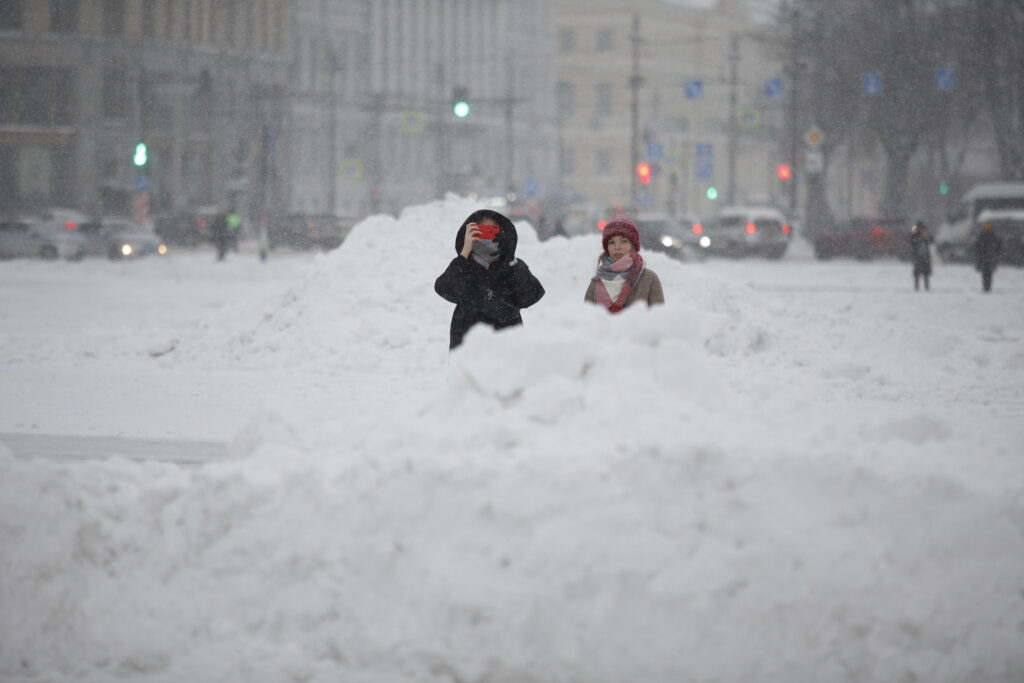В субботу в Петербурге небольшой снег и до -8, а 40 лет назад была плюсовая температура