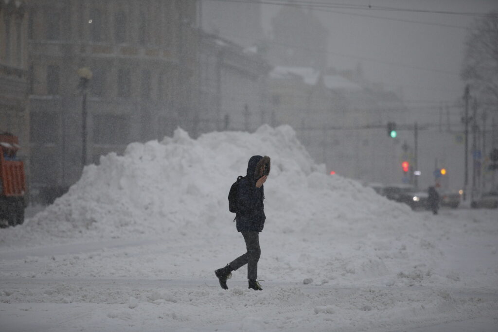 МЧС: петербуржцев забросает сильным снегом 3 января