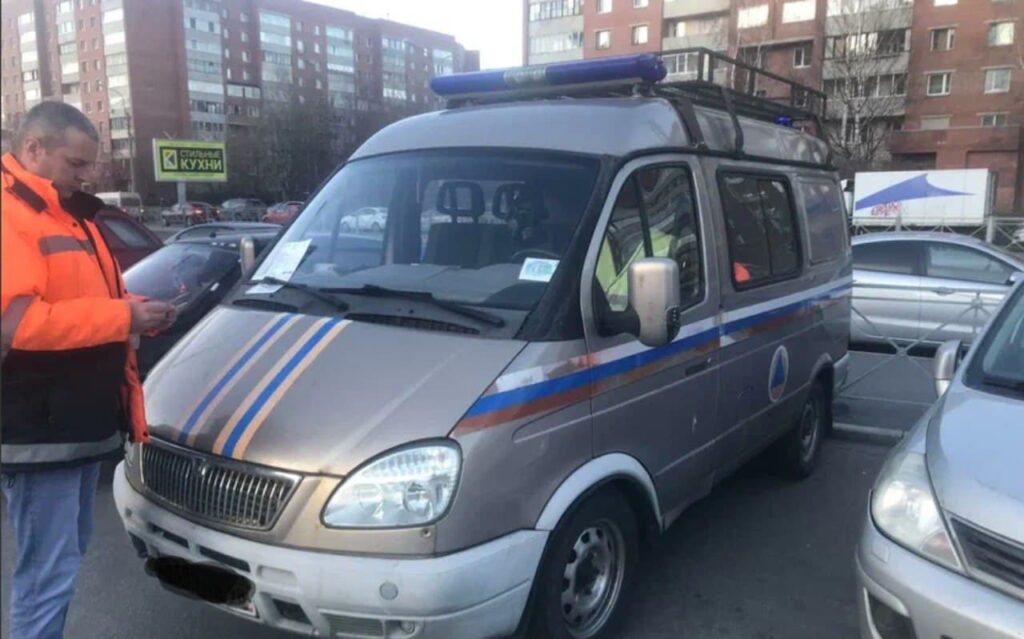 &#171;Спасателей&#187; на VIP-такси с мигалками задержали в Приморском районе