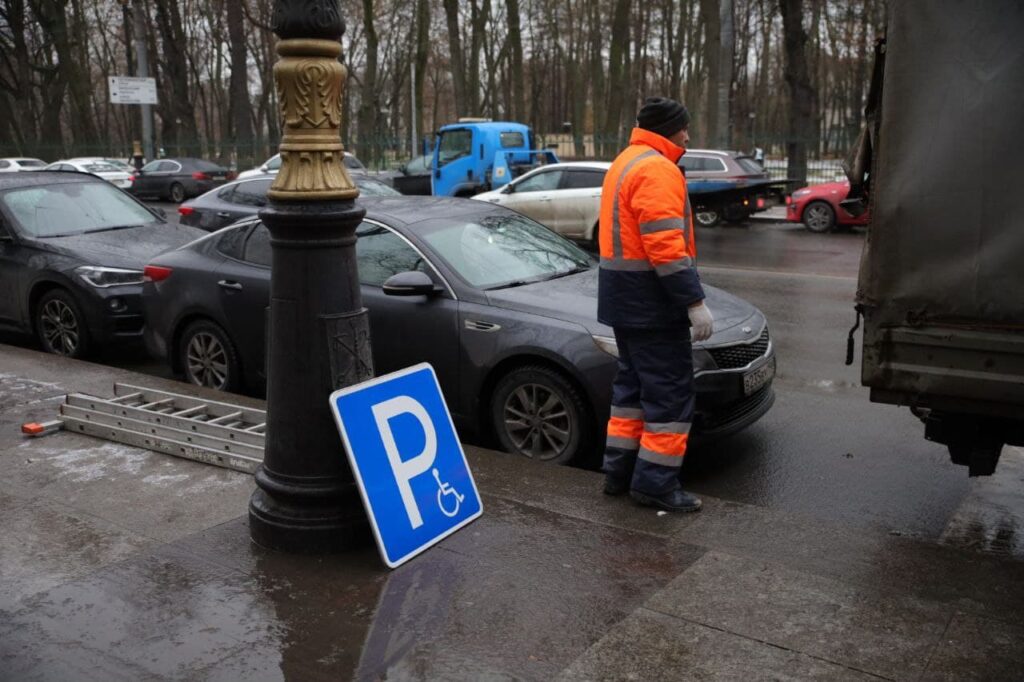 Платная парковка заработала на 71 улице Петербурга: как она устроена и сколько стоит