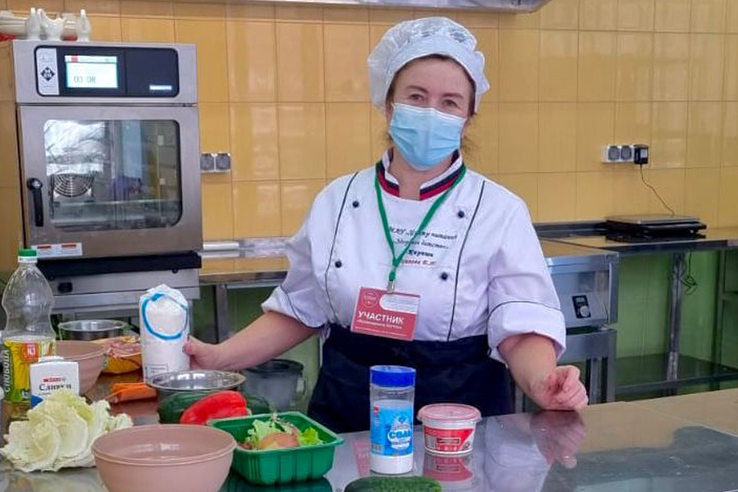 Шеф-повар из Ленобласти стала Лауреаткой премии «Лучшая столовая школы 2021»