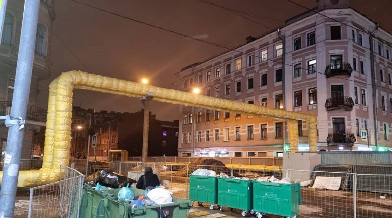 В центре Петербурга смонтировали временный трубопровод теплосети