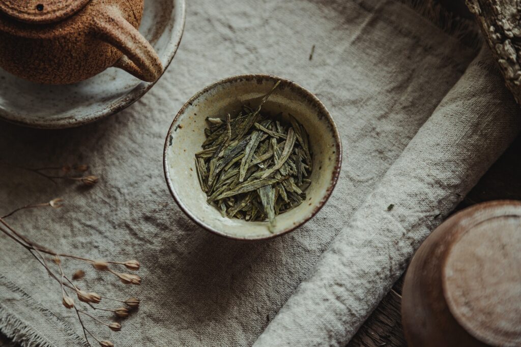 Китайские археологи нашли древнейший чай в мире