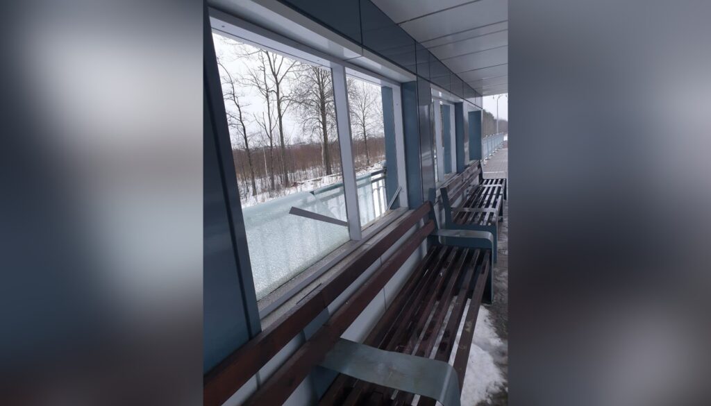 Ущерб от налета вандалов на остановочный пункт Михайловская Дача составил миллион рублей