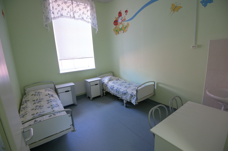 Двухлетнего ребенка бортом санавиации доставили из Волхова в больницу Петербурга