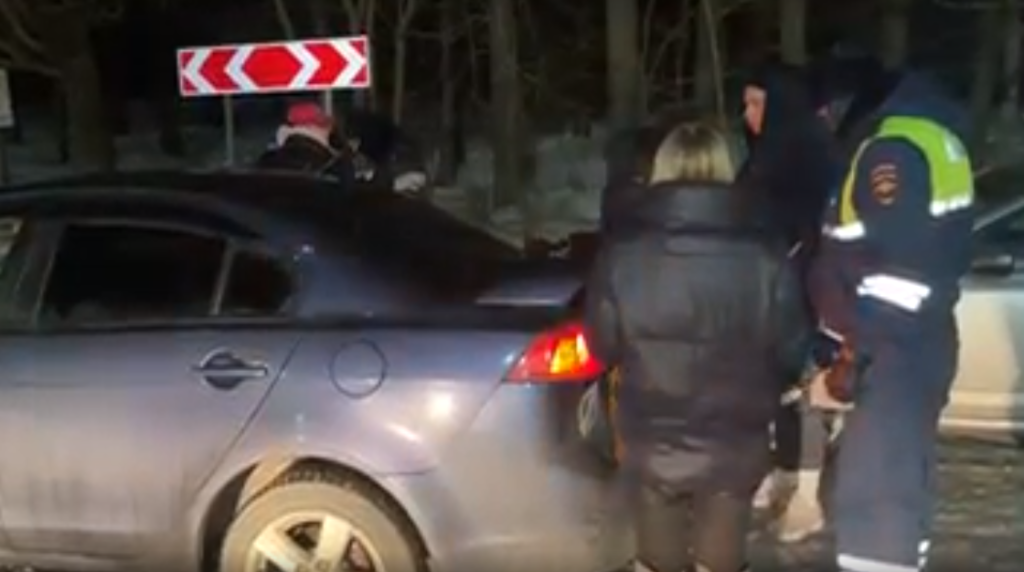 В Сестрорецке полицейские разогнали группу из 40 стритрейсеров, у одного изъяли дозу &#171;зелья&#187;