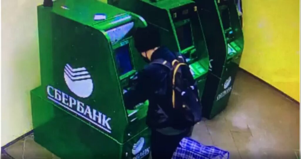 МВД показали квартиру петербургской студентки, пытавшейся взорвать банкомат