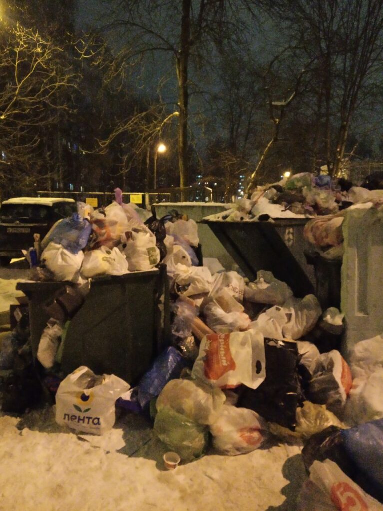 Петербург превращается в заваленный мусором Неаполь 2007 года