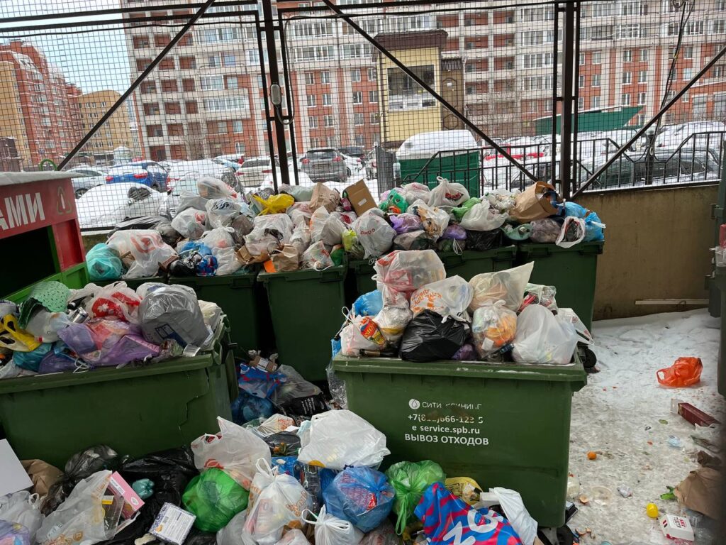 НЭО хранит в тайне от петербуржцев маршруты своих мусоровозов