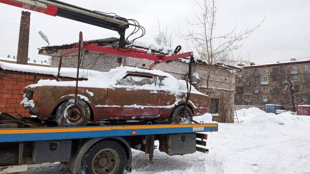 Более тысячи брошенных машин отправились на спецстоянки Петербурга в 2021 году