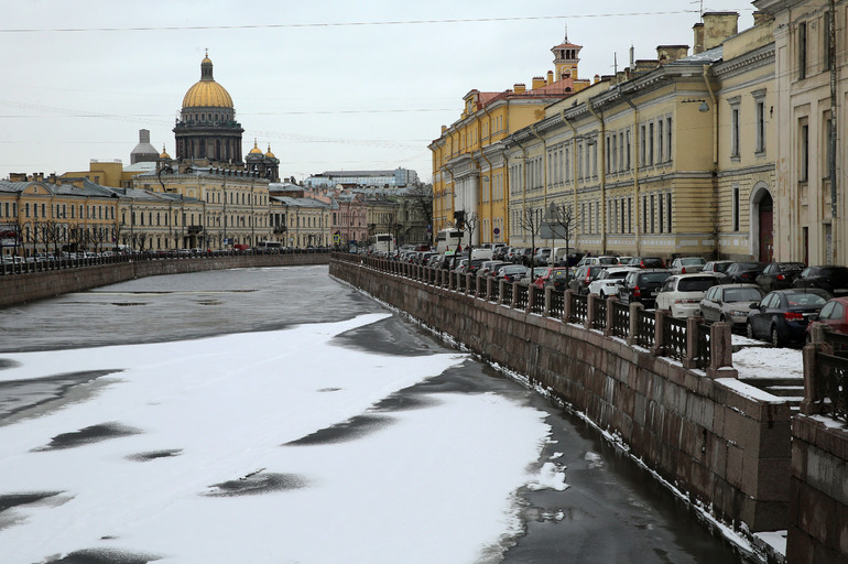 От сильного ветра в Петербурге разрушится лед, МЧС просить рыбаков остаться на берегу