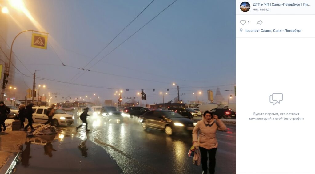 Водительница трамвая регулировала движение на проспекте Славы вместо светофора