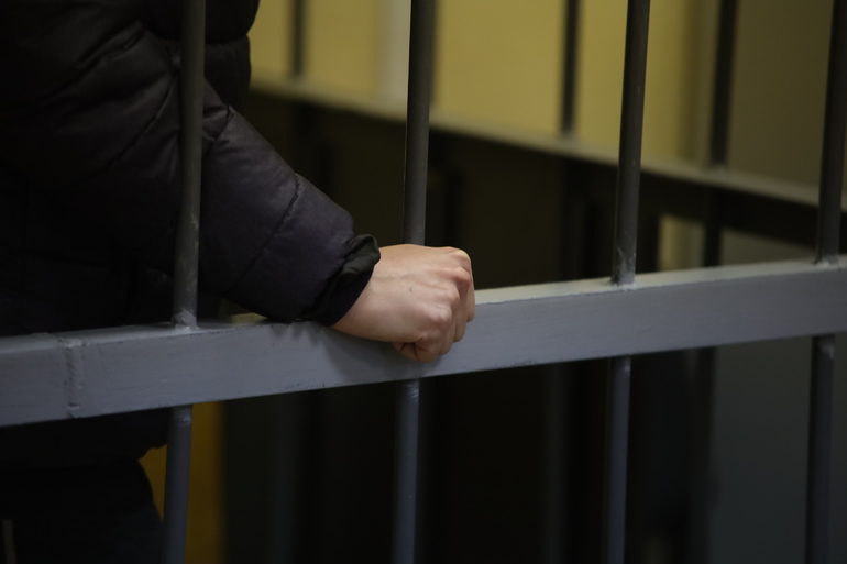 За оскорбление судьи петербурженку отправили на 8 месяцев работ