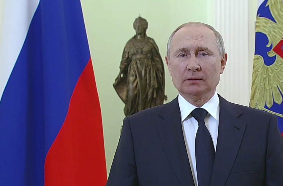 Владимир Путин поздравил ветеранов и военных с днем ВДВ