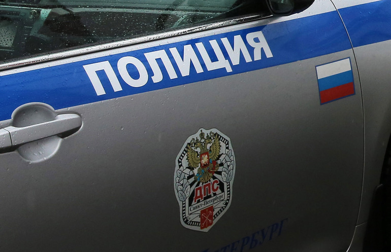 Полиция нашла бородача с женской сумкой, отобравшего у школьника почти 600 тысяч на Васильевском острове