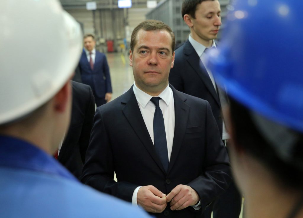 Медведев заявил об угрозе человечеству в случае попыток «наказать» Россию