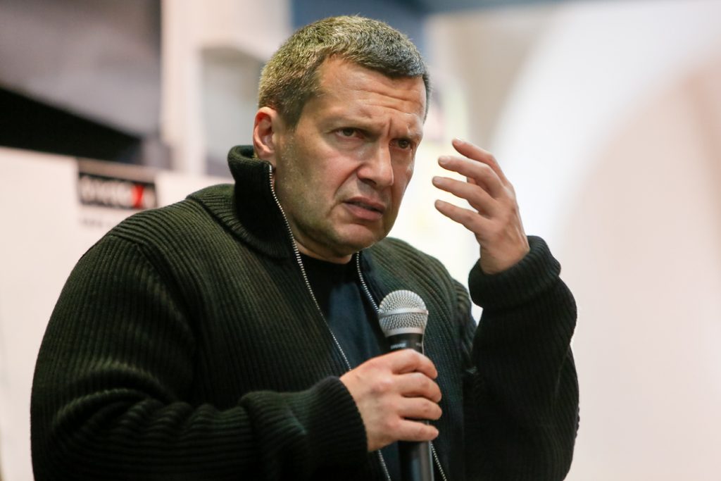 Словесный конфликт вспыхнул между телеведущим Соловьевым и губернатором Куйвашевым