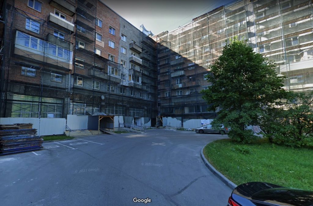 В Петербурге перезапустят ремонт фасада дома 74 на проспекте Непокоренных