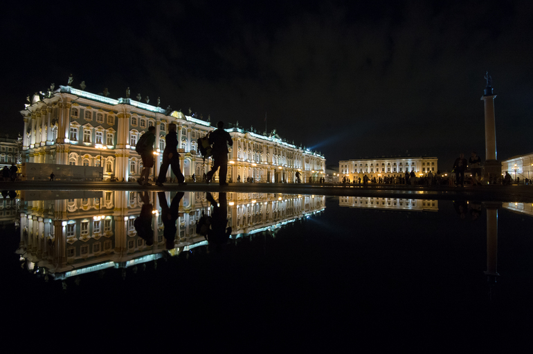 «Ночь музеев» в Петербурге: экскурсии по Мариинскому дворцу, реконструкторские сражения и прогулки по городу