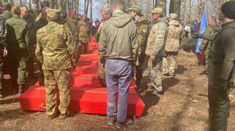 В Кировском районе Ленобласти торжественно захоронили останки 576 красноармейцев