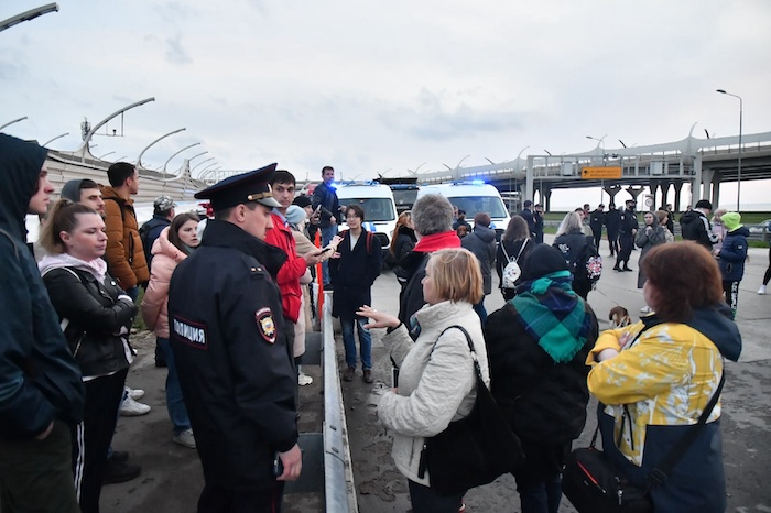 Застройщик намыва на Васильевском острове Группа ЛСР выбрал вызов полицейских формой общения с активистами?